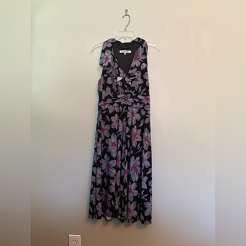 NWOT Evan Picone floral ruffled v-neck dress.